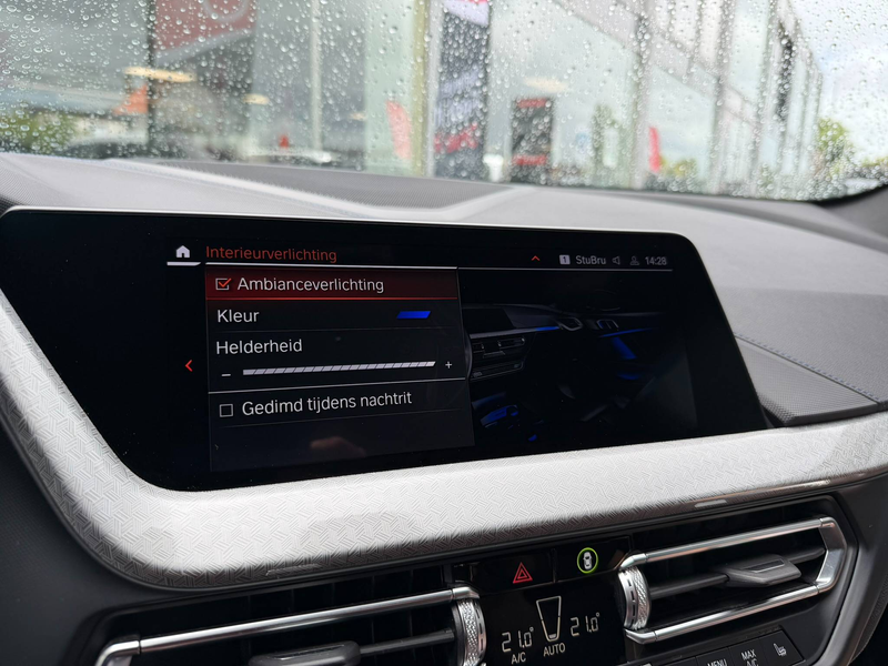 BMW 118 M PACK / MAT GRIJS / PANO / SFEERVERLICHTING / CARPLAY / ZETELVERWARMING / — photo 28
