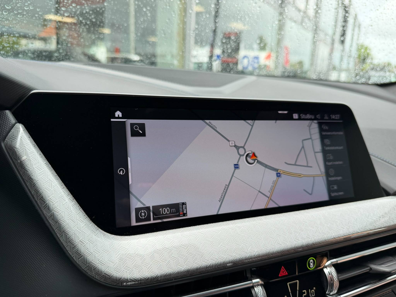 BMW 118 M PACK / MAT GRIJS / PANO / SFEERVERLICHTING / CARPLAY / ZETELVERWARMING / — photo 26