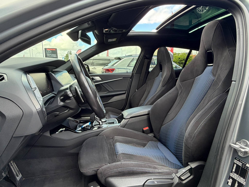 BMW 118 M PACK / MAT GRIJS / PANO / SFEERVERLICHTING / CARPLAY / ZETELVERWARMING / — photo 12