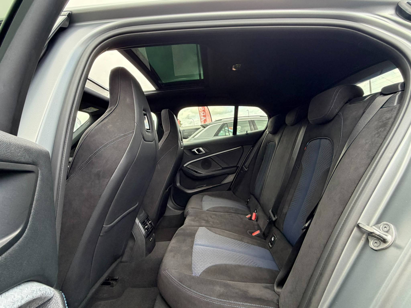 BMW 118 M PACK / MAT GRIJS / PANO / SFEERVERLICHTING / CARPLAY / ZETELVERWARMING / — photo 15