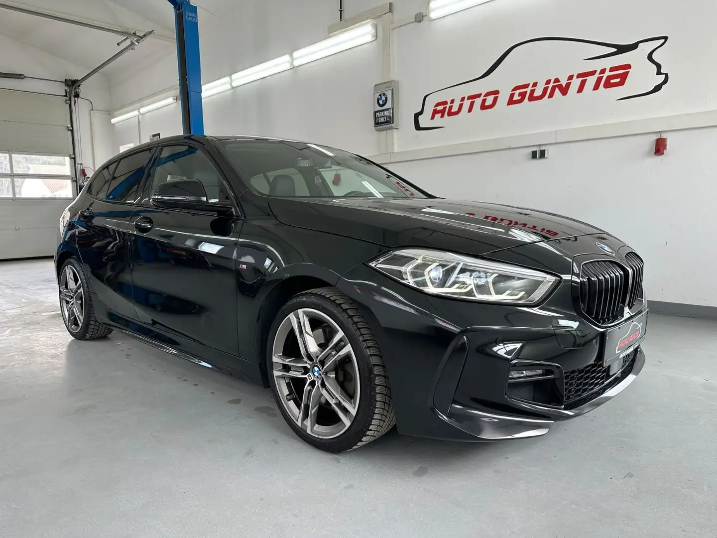 BMW 120 d M Sport*SAG*LED*HUD*AHK* Schwarz - 1