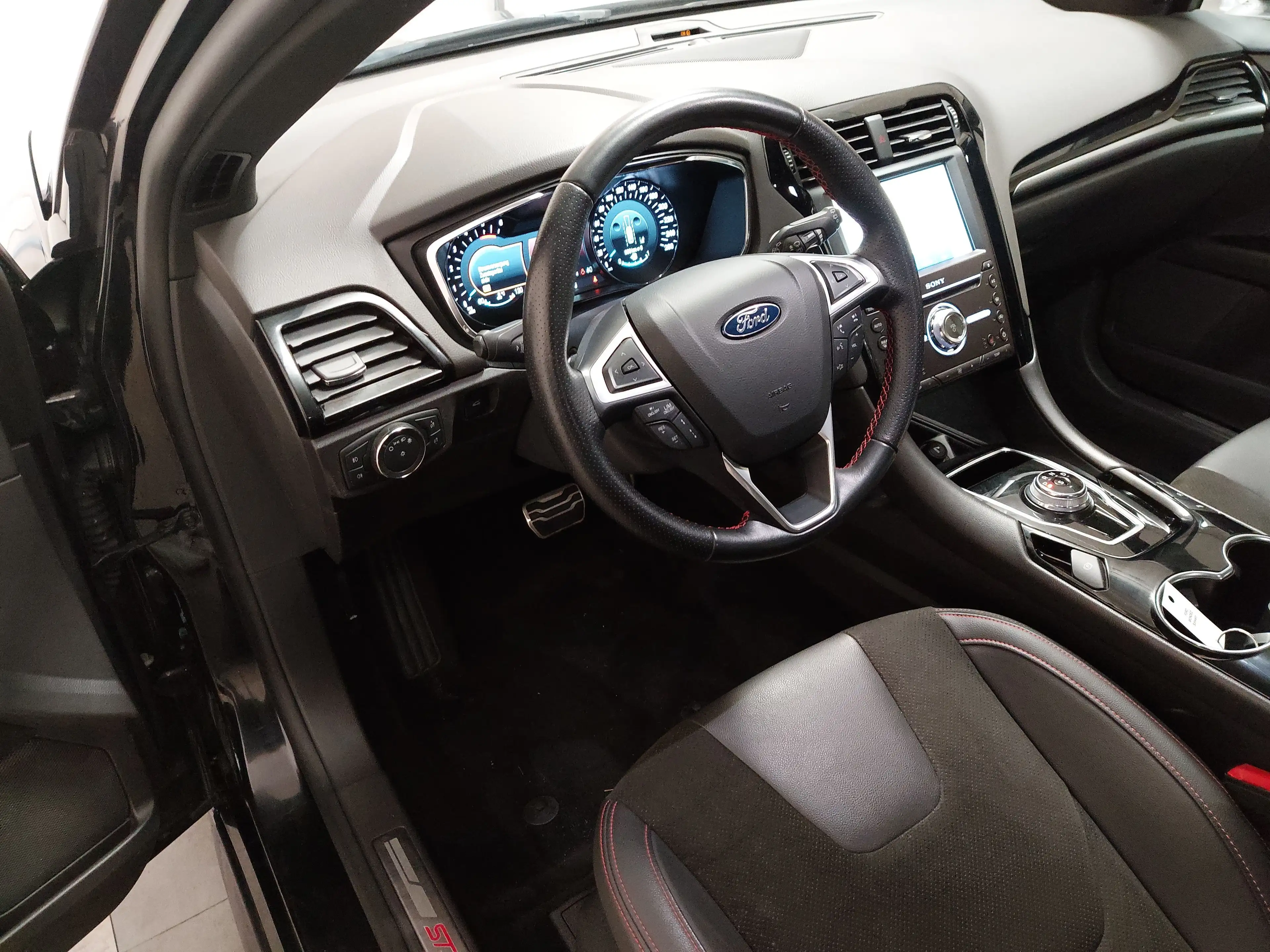 Ford Mondeo — photo 6