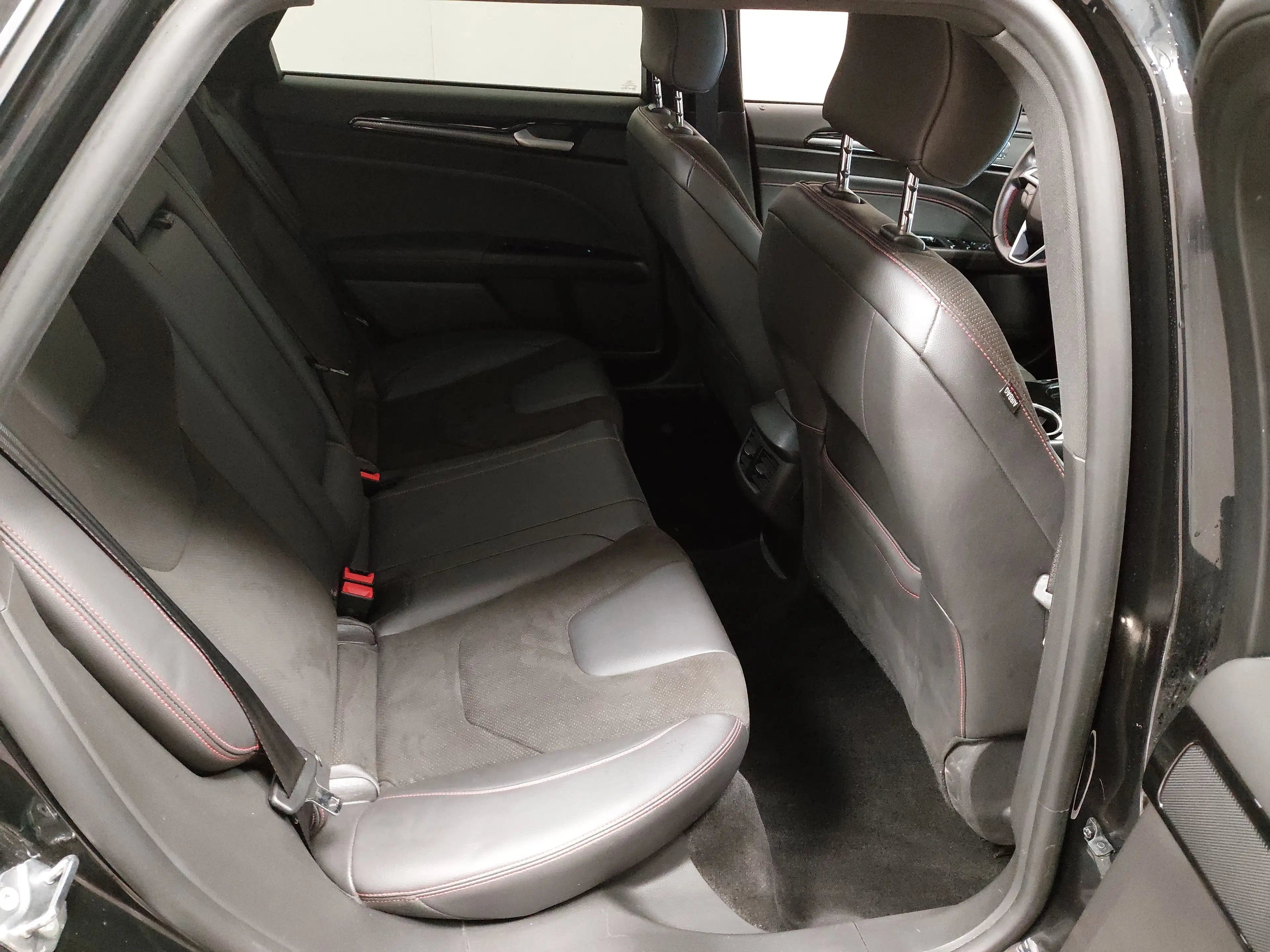 Ford Mondeo — photo 12