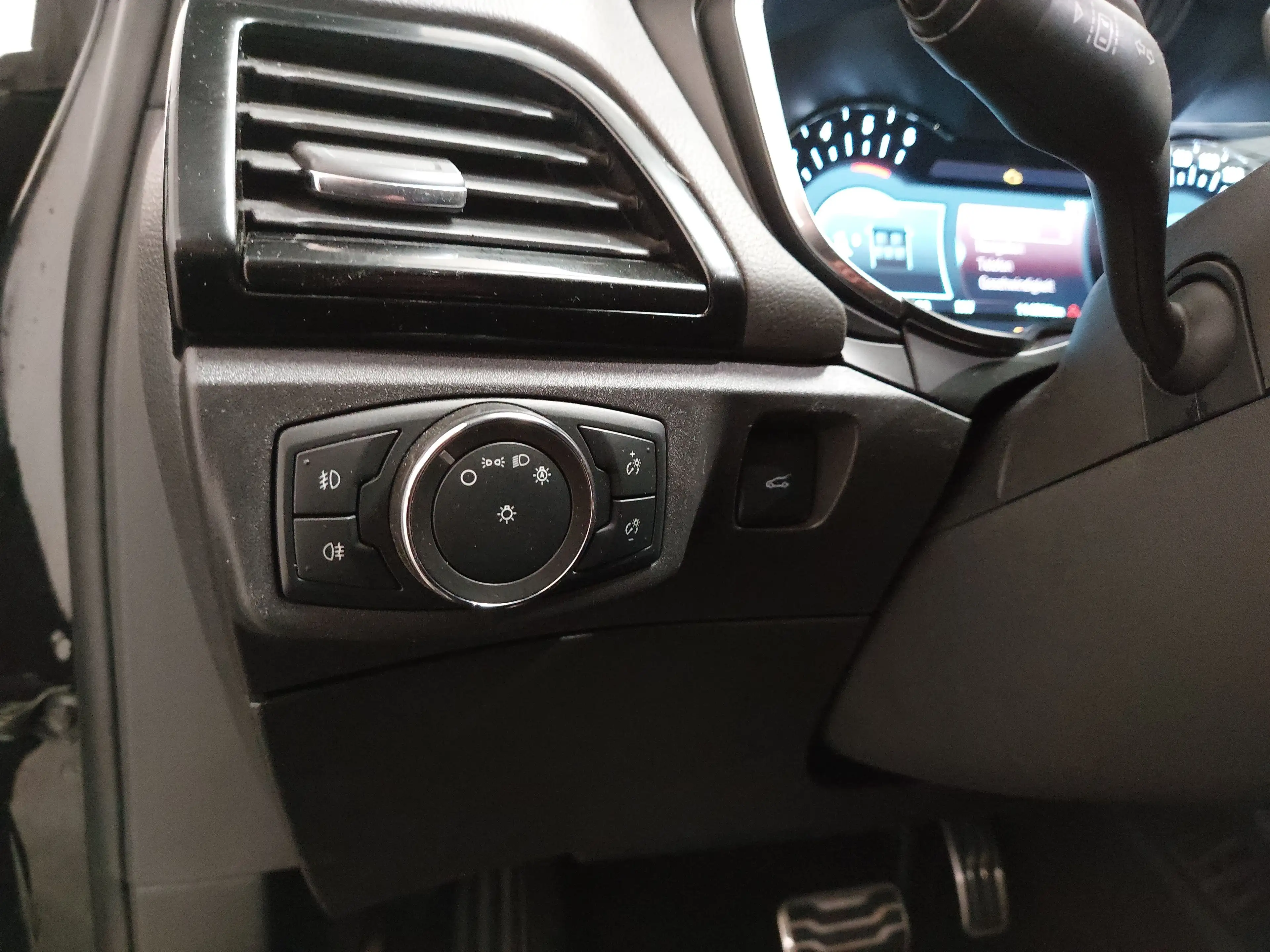 Ford Mondeo — photo 7