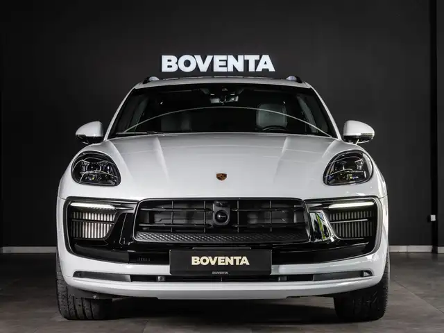 Porsche Macan view 2