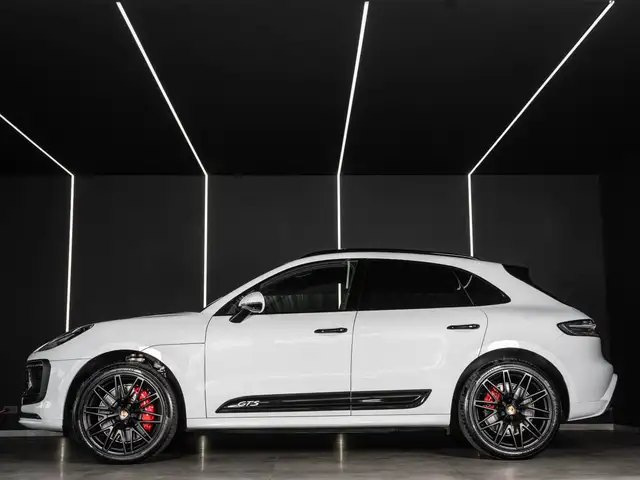 Porsche Macan view 7