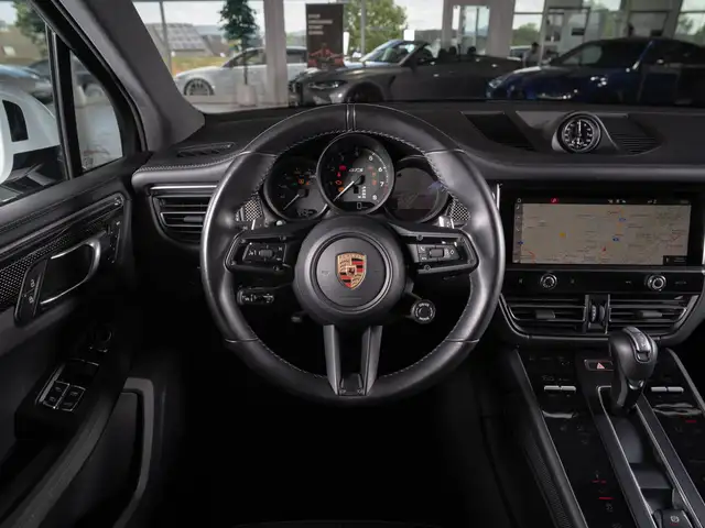 Porsche Macan view 13