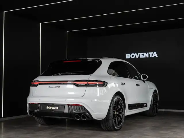 Porsche Macan view 8