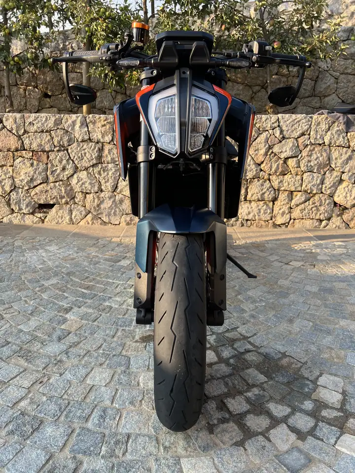 KTM 890 Duke R