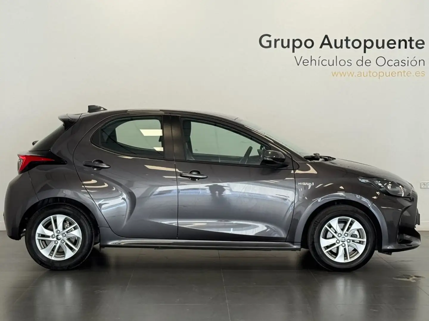 Toyota Yaris ACTIVE TECH Gris - 2