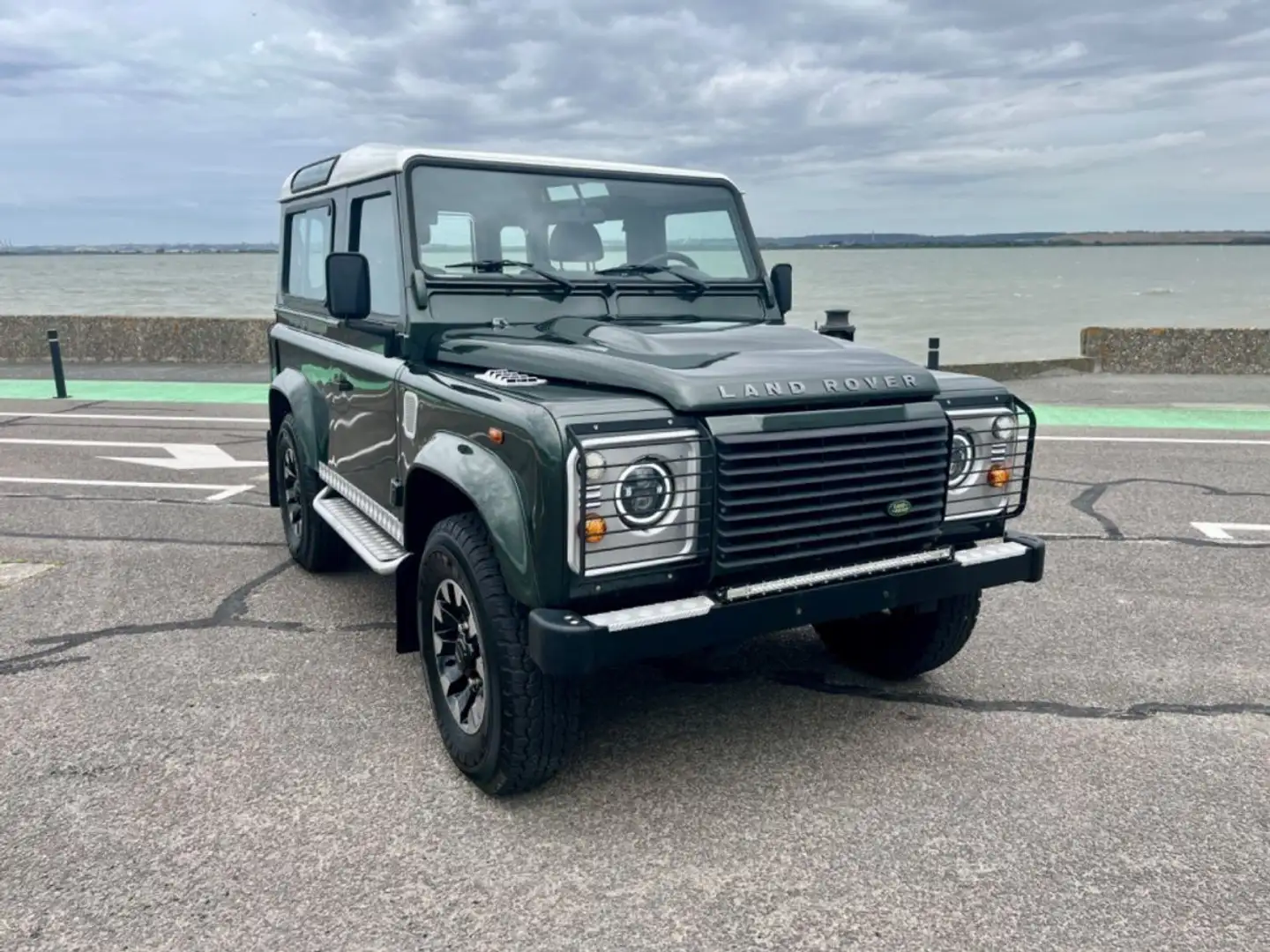 Land Rover Defender 90 TD4 Vert - 1
