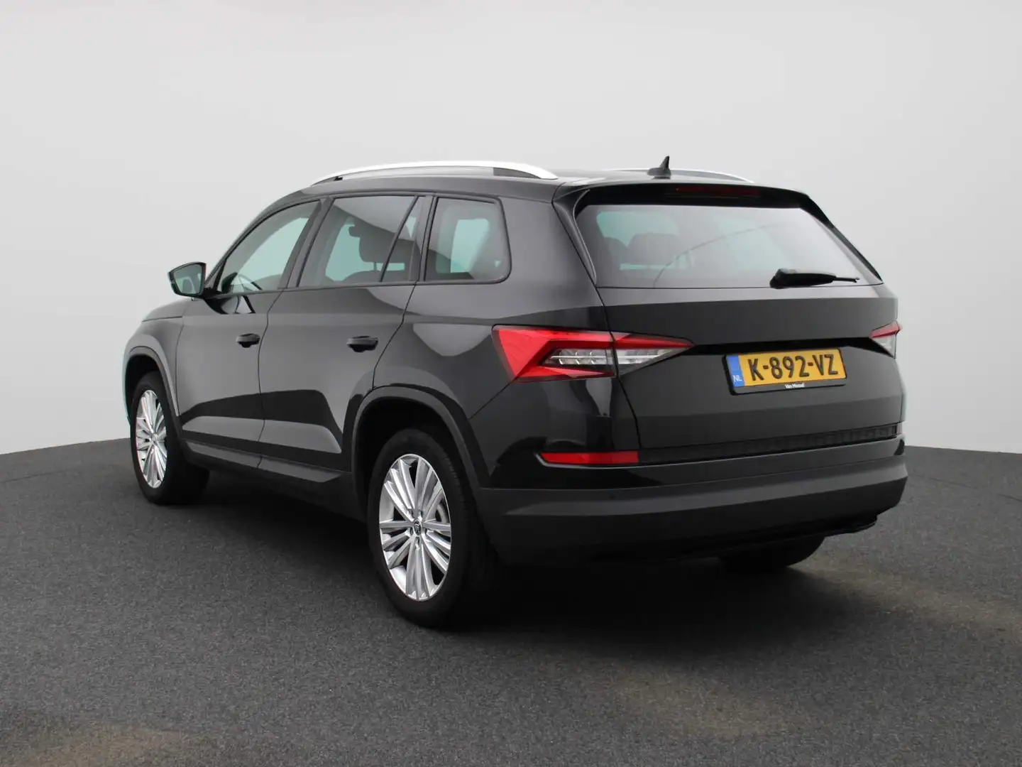 Skoda Kodiaq 1.5 TSI Business Edition | Automaat | Climate Cont Zwart - 2