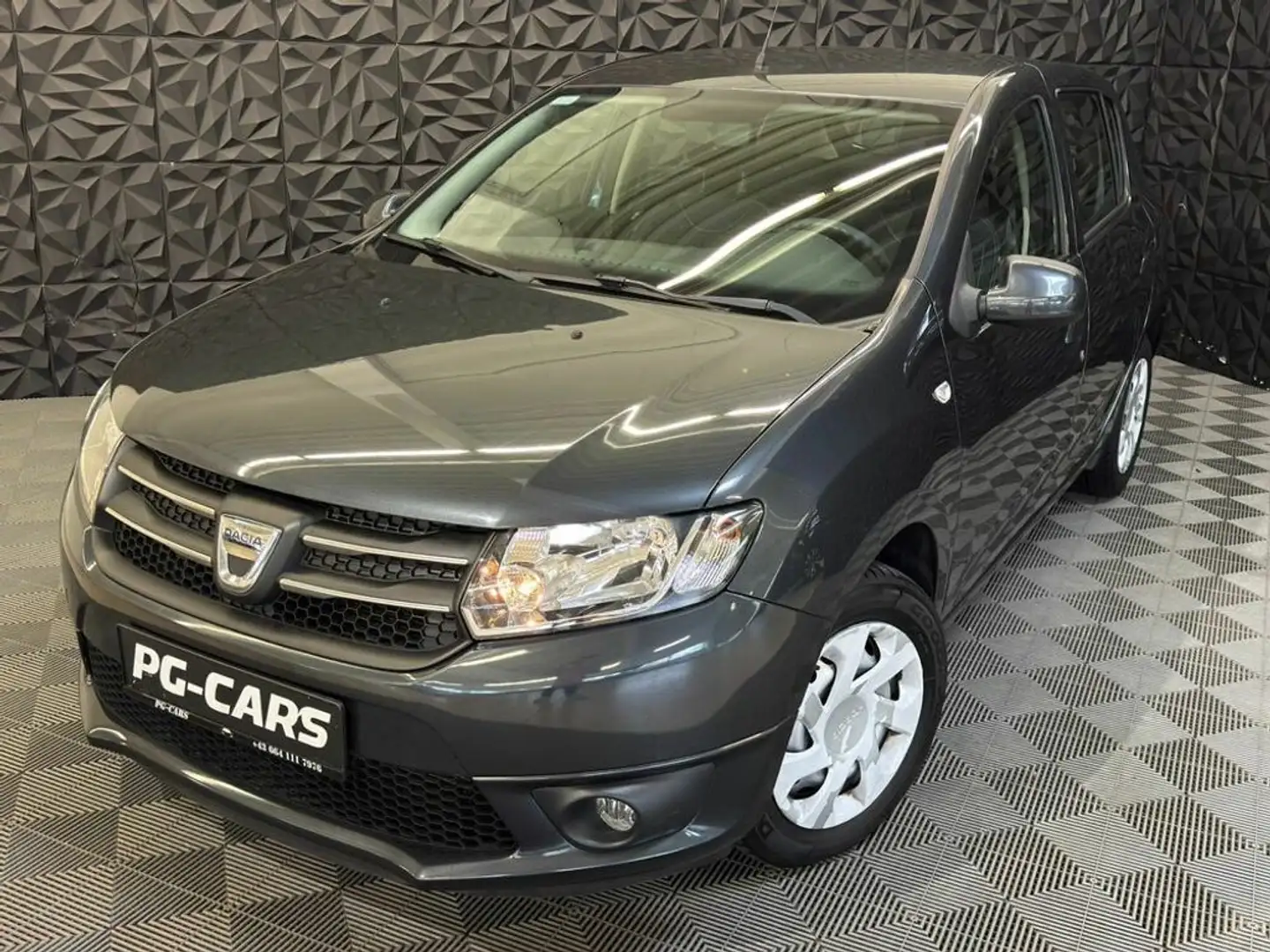 Dacia Sandero 1.2 Supreme Grau - 1