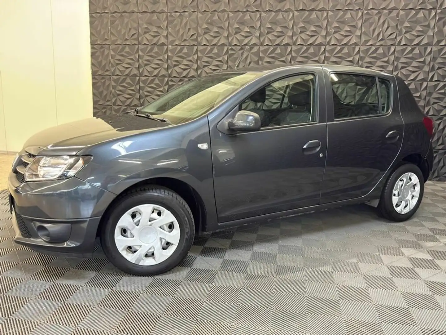 Dacia Sandero 1.2 Supreme Grau - 2