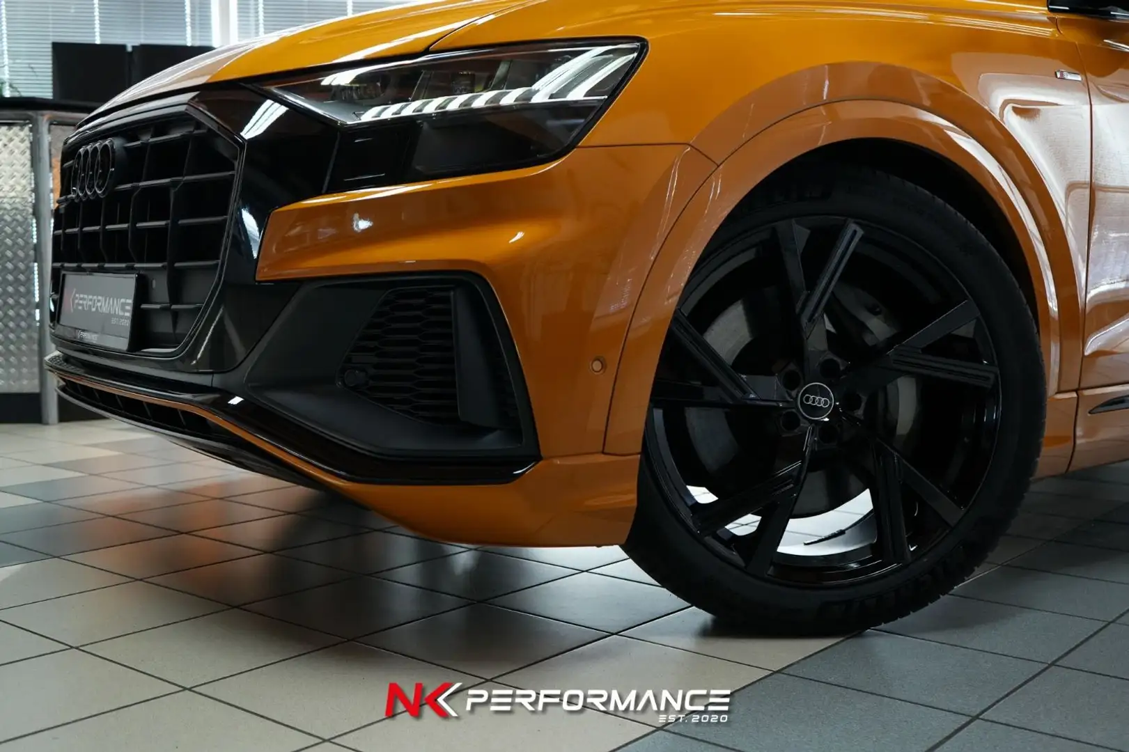 Audi Q8 55 TFSI e quattro / DRACHENORANGE / BLACK Orange - 2