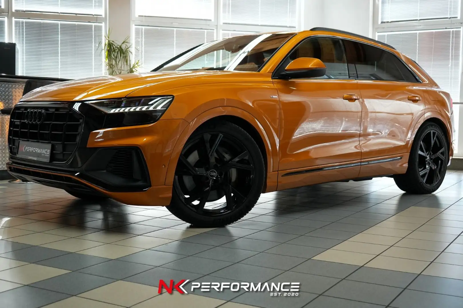 Audi Q8 55 TFSI e quattro / DRACHENORANGE / BLACK Orange - 1