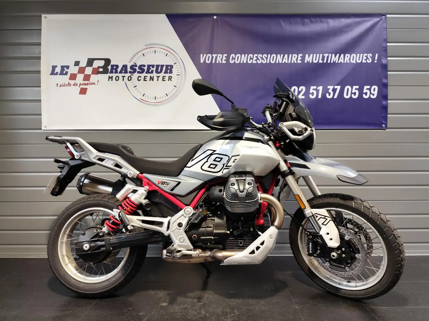 Moto Guzzi V 85 TT Gri - 1