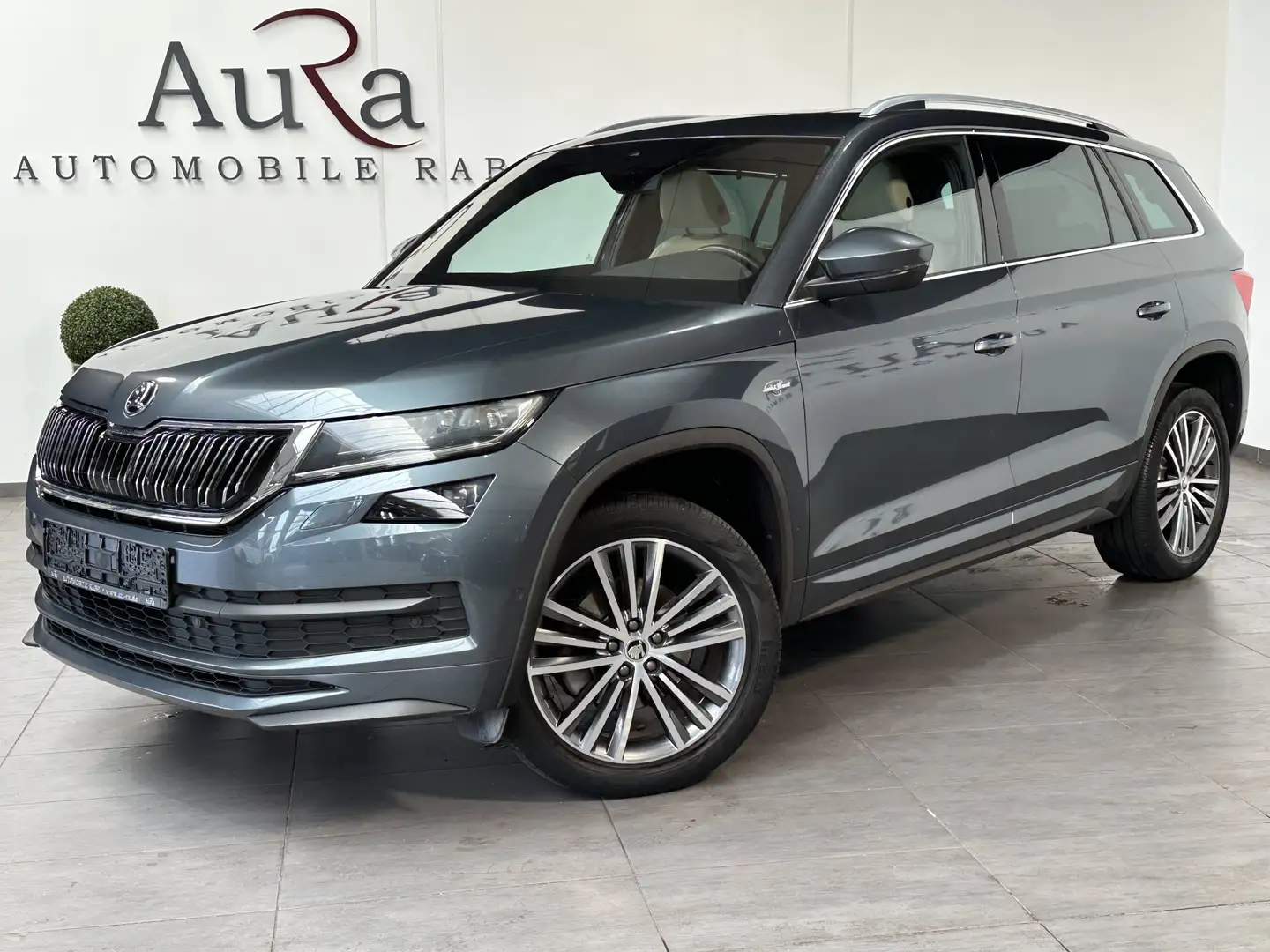 Skoda Kodiaq 2.0 TDI DSG L&K 7-Sitzer NAV+LED+AHK+PANO Grijs - 1