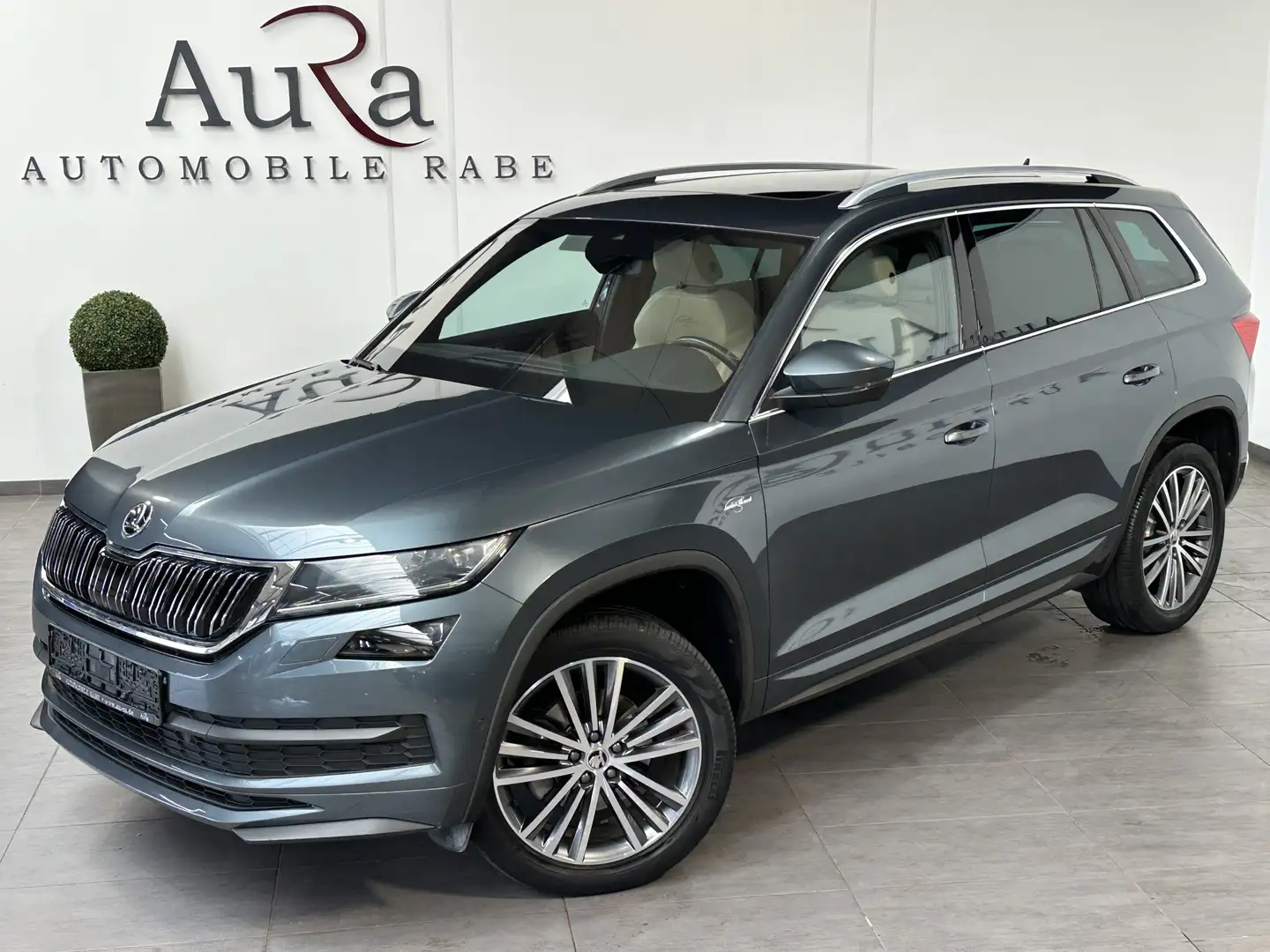 Skoda Kodiaq 2.0 TDI DSG L&K 7-Sitzer NAV+LED+AHK+PANO Grijs - 2