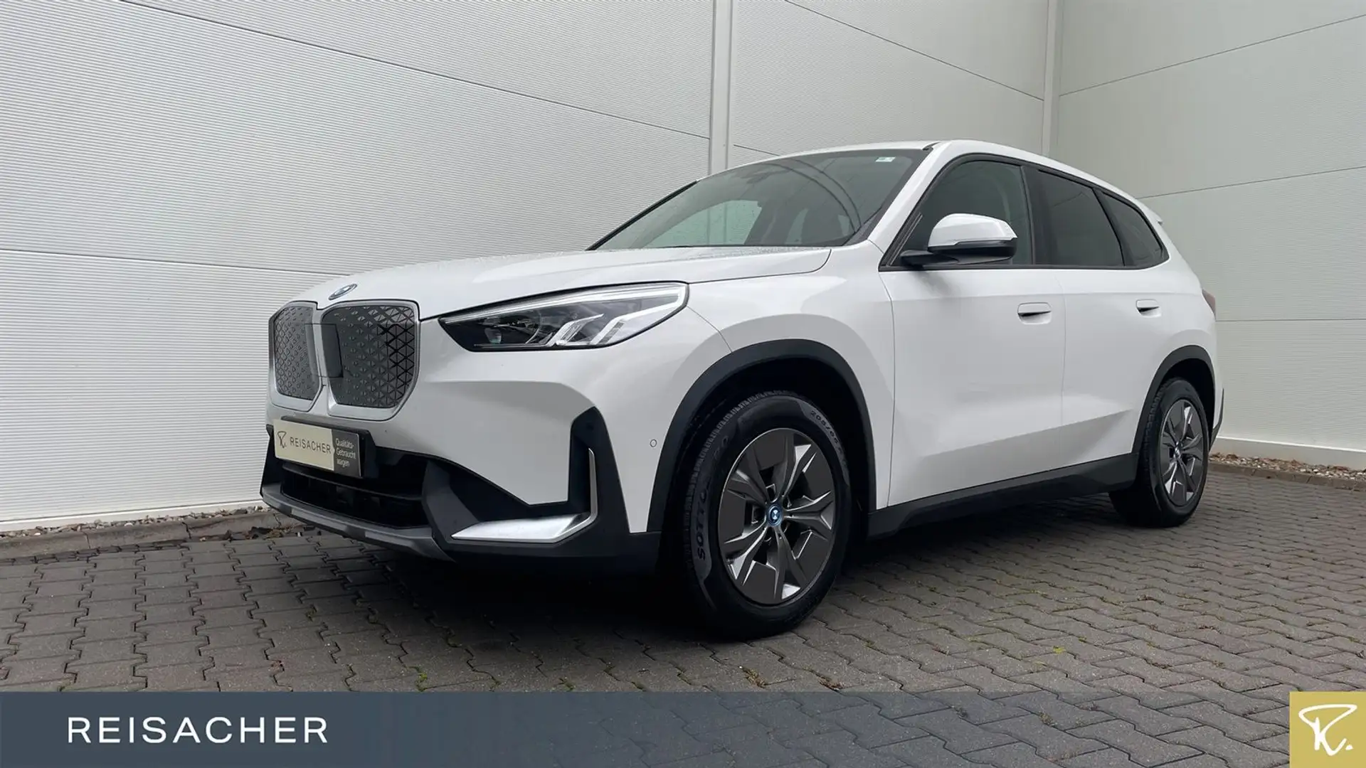 BMW iX1 IX1 A XDRIVE30 LCPlus RFK SHZ DAB+ LED Weiß - 1