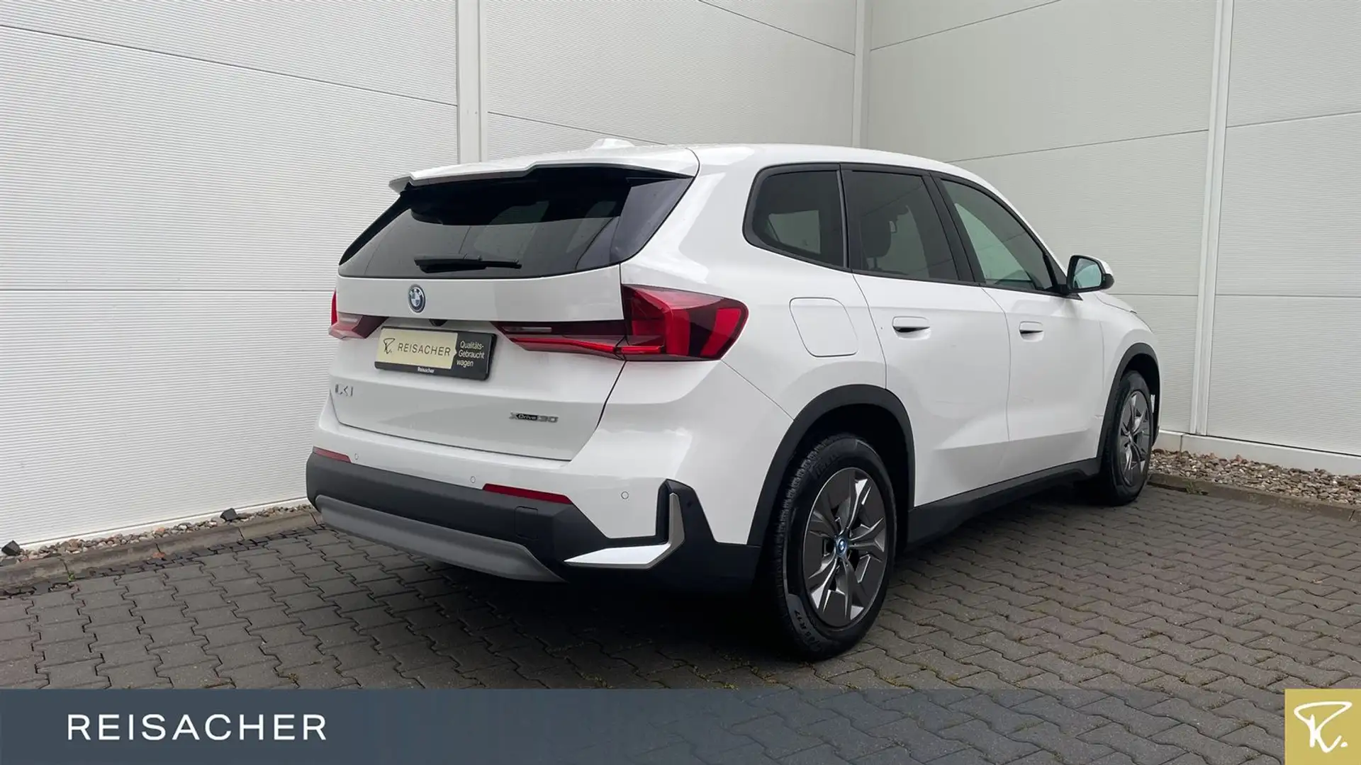 BMW iX1 IX1 A XDRIVE30 LCPlus RFK SHZ DAB+ LED Weiß - 2