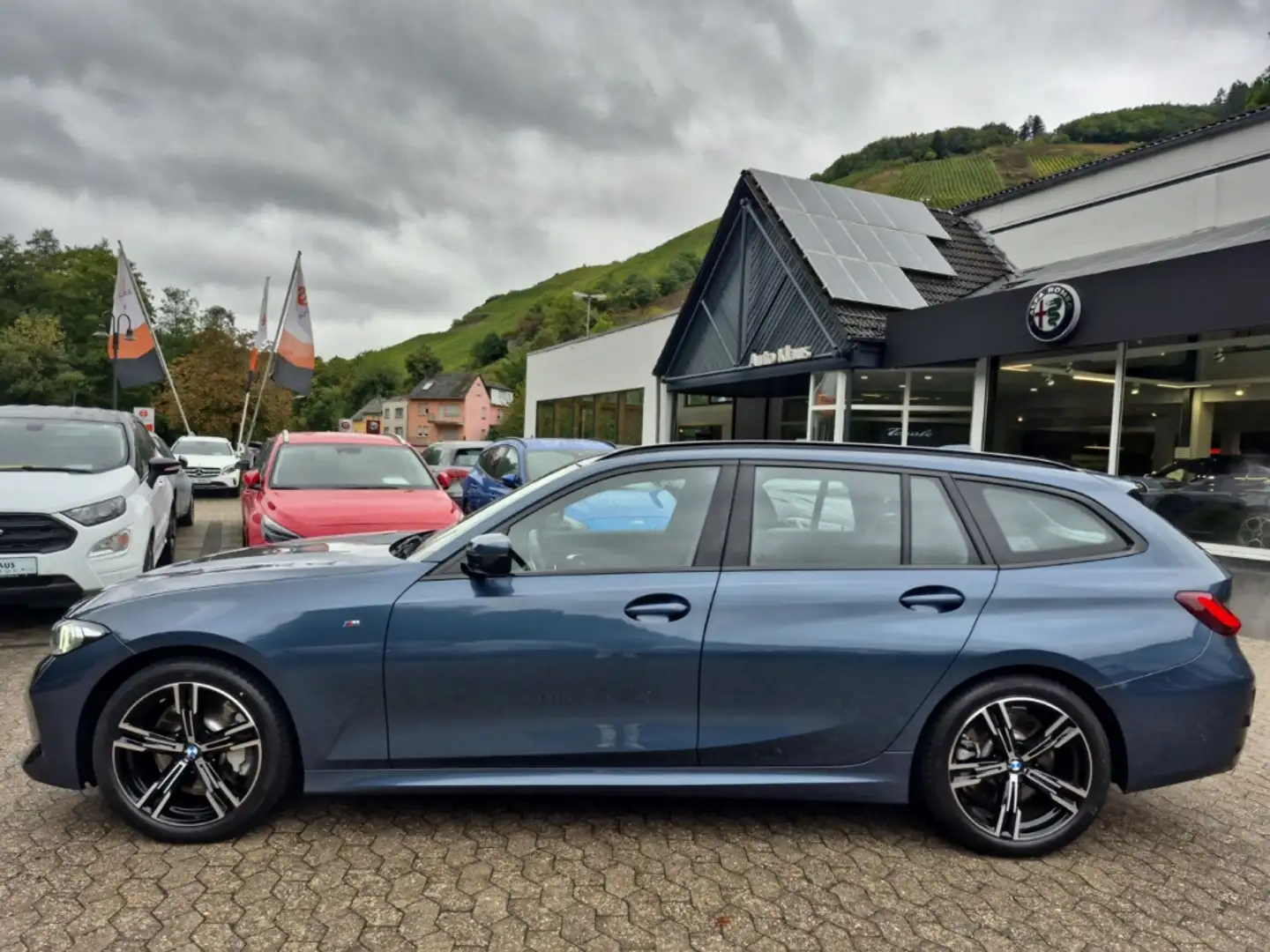 BMW 330 i xDrive M Sport Touring Park-Assistent Blu/Azzurro - 2