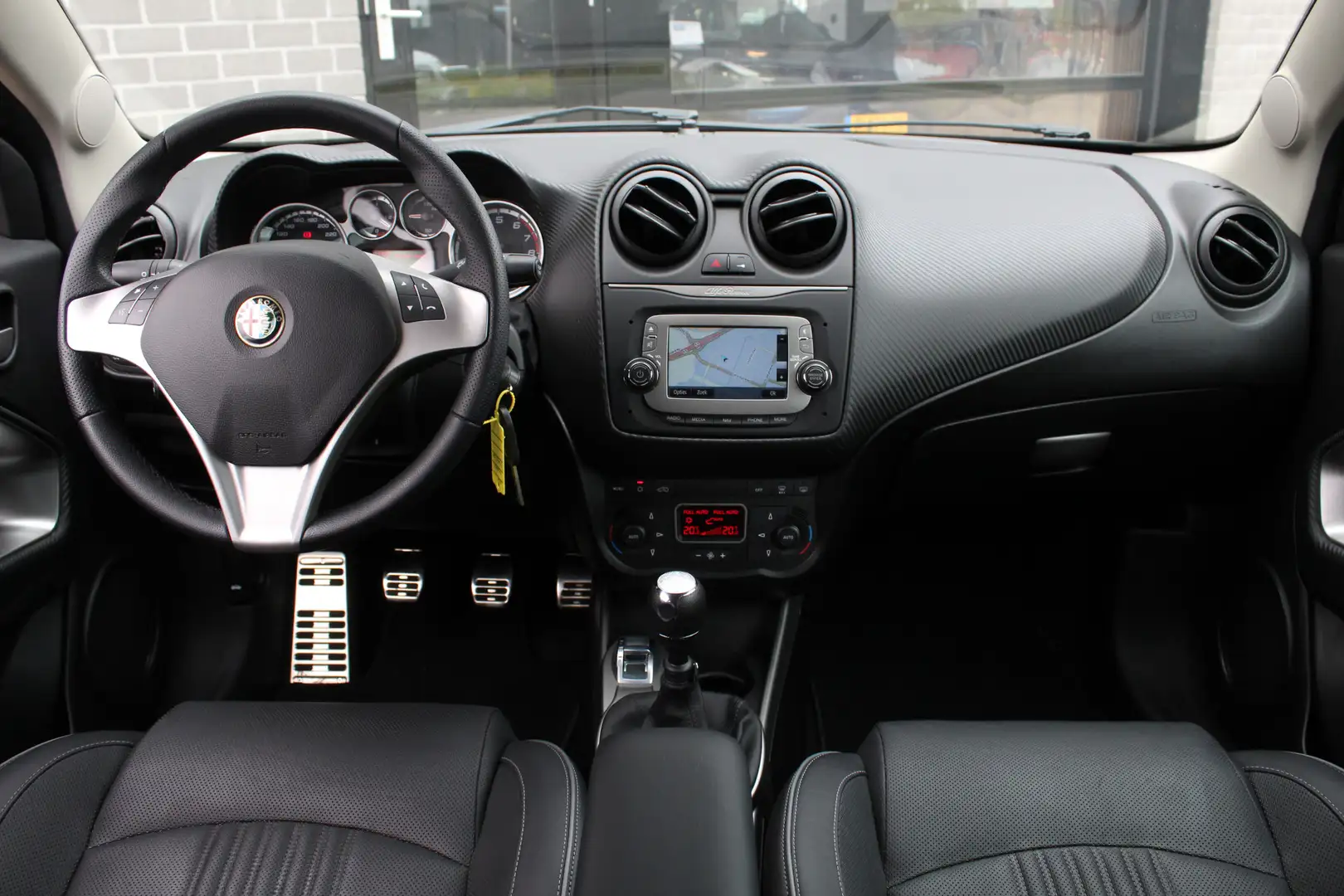 Alfa Romeo MiTo 0.9 TwinAir Esclusivo / Leer / Cruise / N.A.P. Zwart - 2