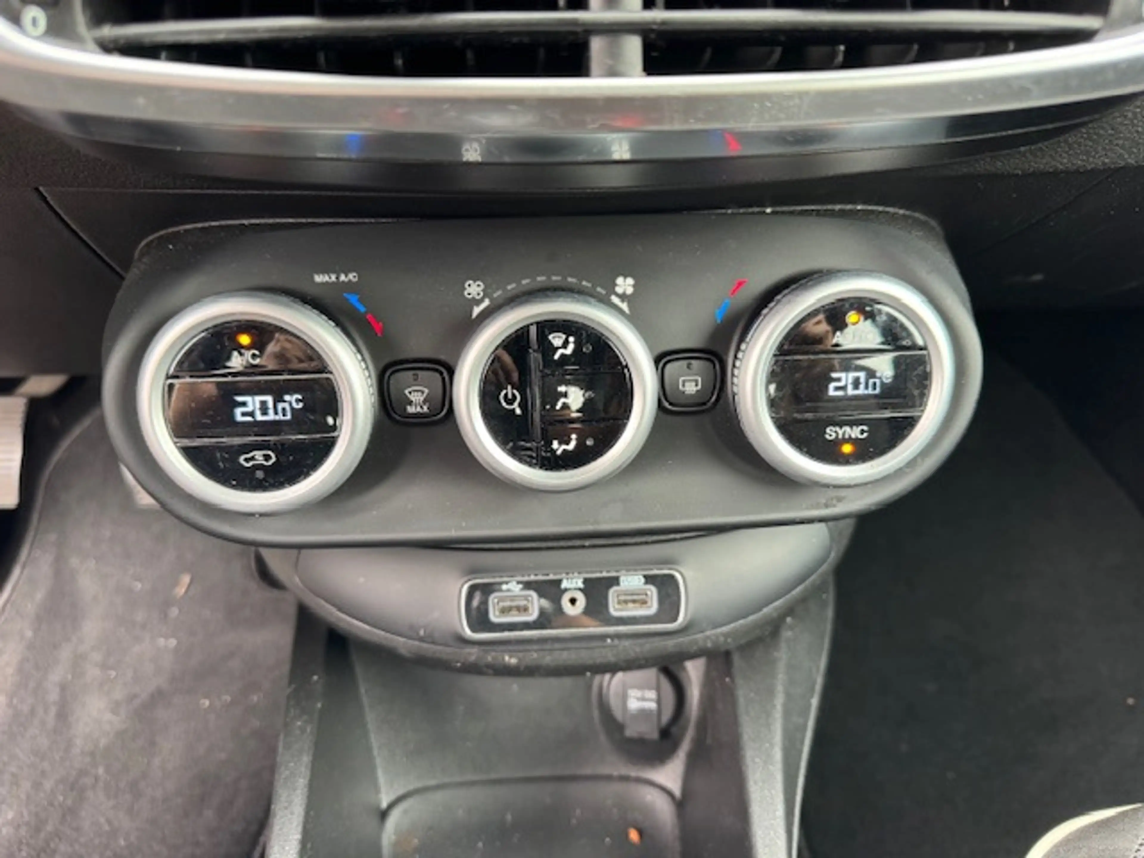 Fiat 500X 1.6 Holiday Ed. *carplay *navi *climate *cruise — photo 27