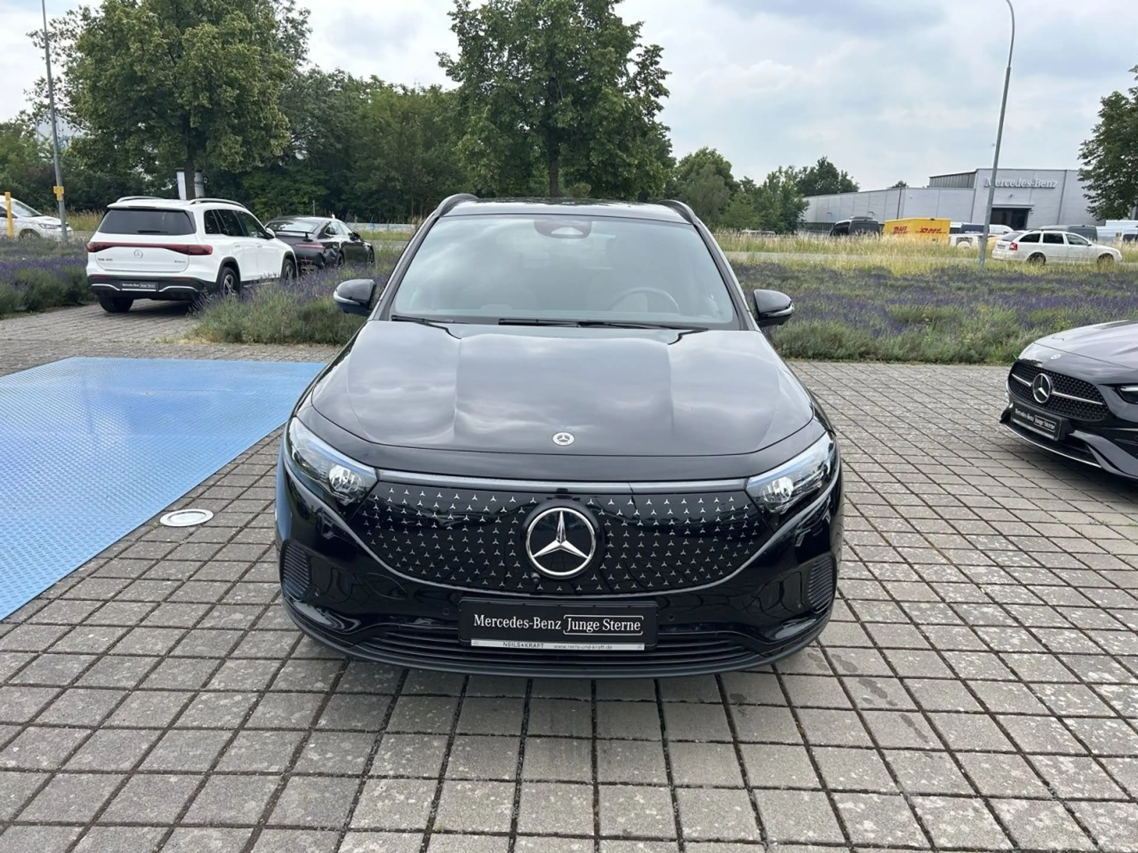 Mercedes-Benz EQA 300 4MATIC NIGHT+FAHRASSIST+TOTW+AMBIENTE — photo 3
