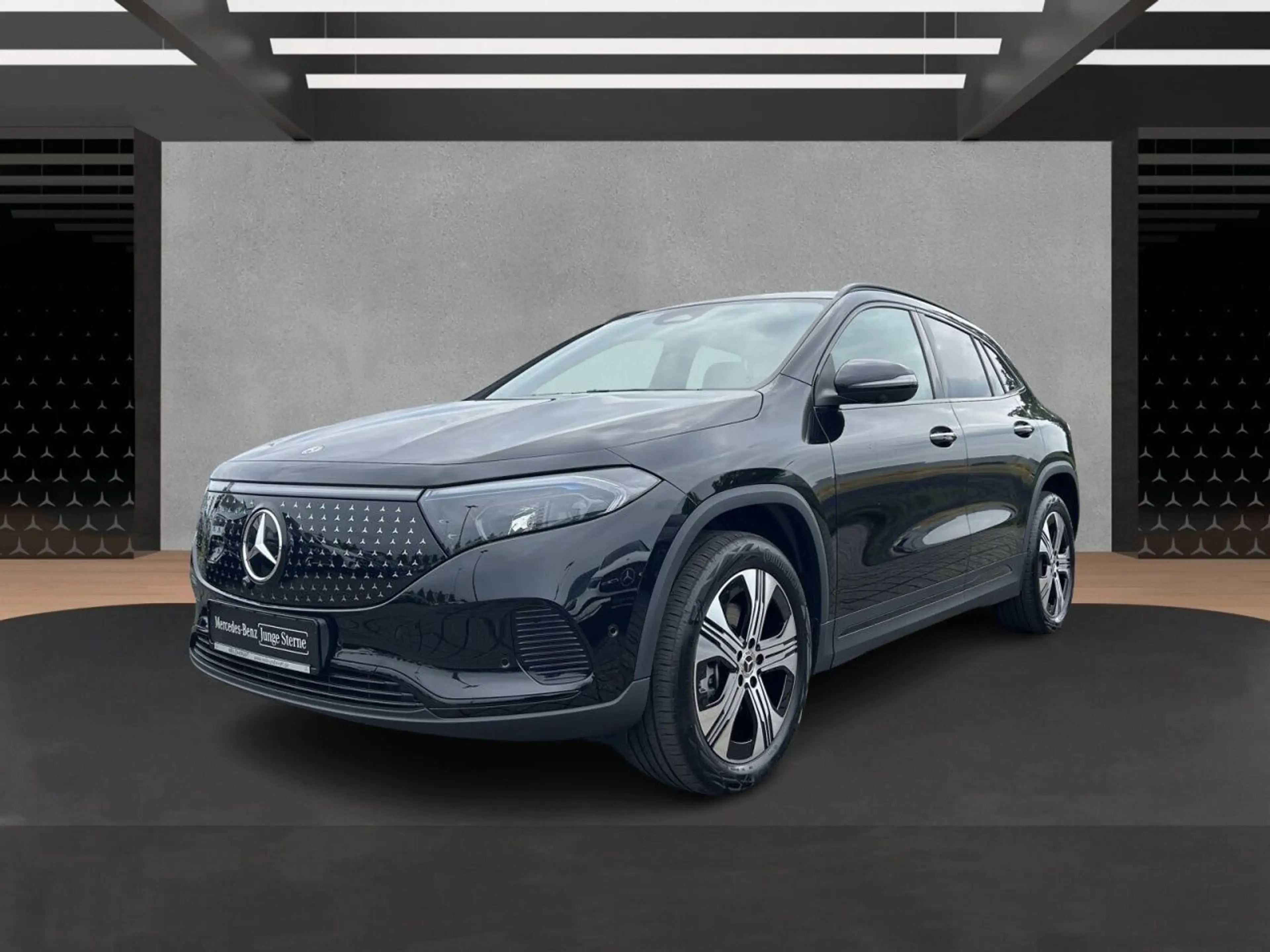 Mercedes-Benz EQA 300 4MATIC NIGHT+FAHRASSIST+TOTW+AMBIENTE — photo 2