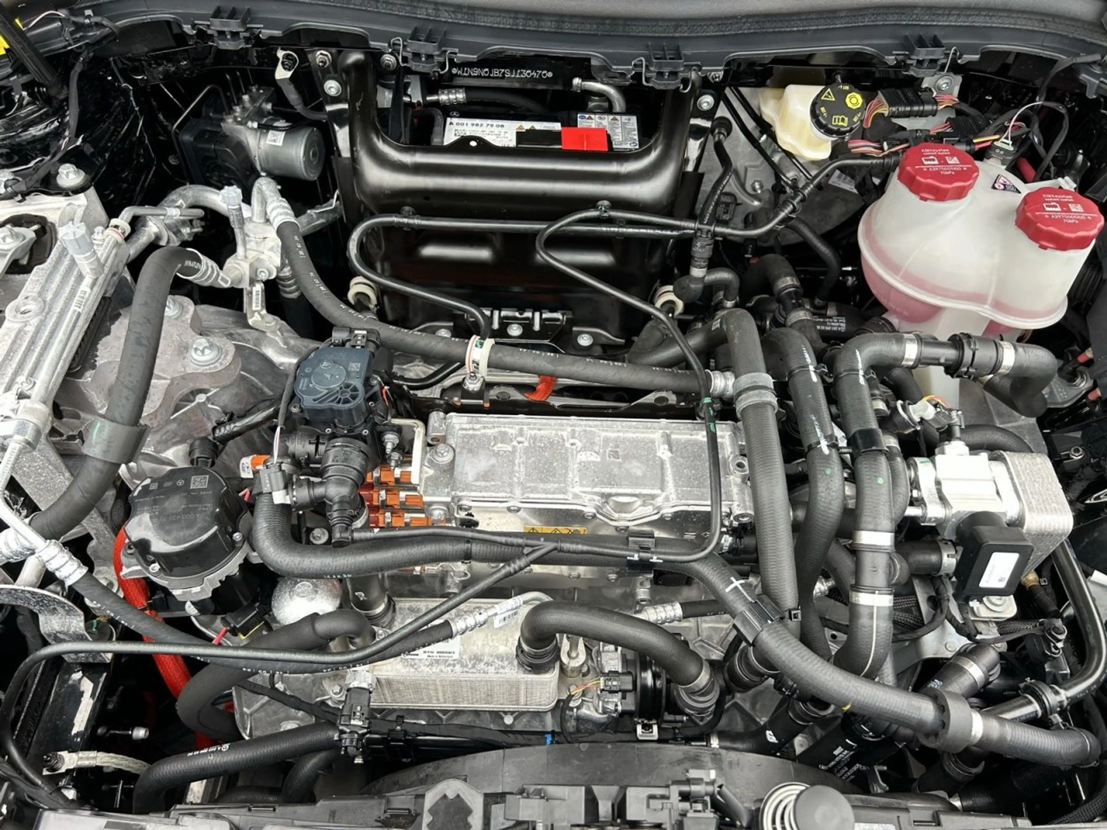 Mercedes-Benz EQA 300 4MATIC NIGHT+FAHRASSIST+TOTW+AMBIENTE — photo 14
