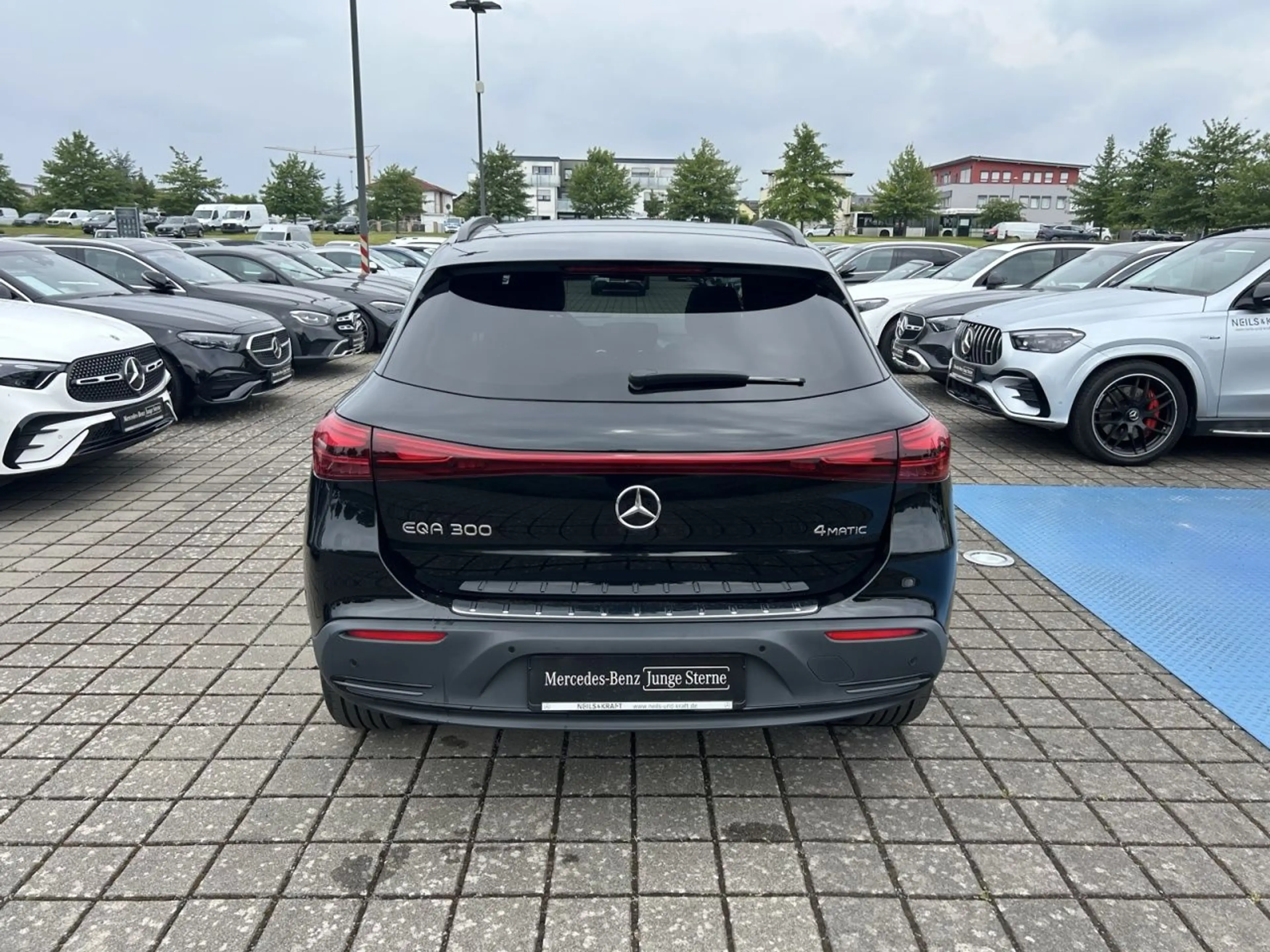 Mercedes-Benz EQA 300 4MATIC NIGHT+FAHRASSIST+TOTW+AMBIENTE — photo 7