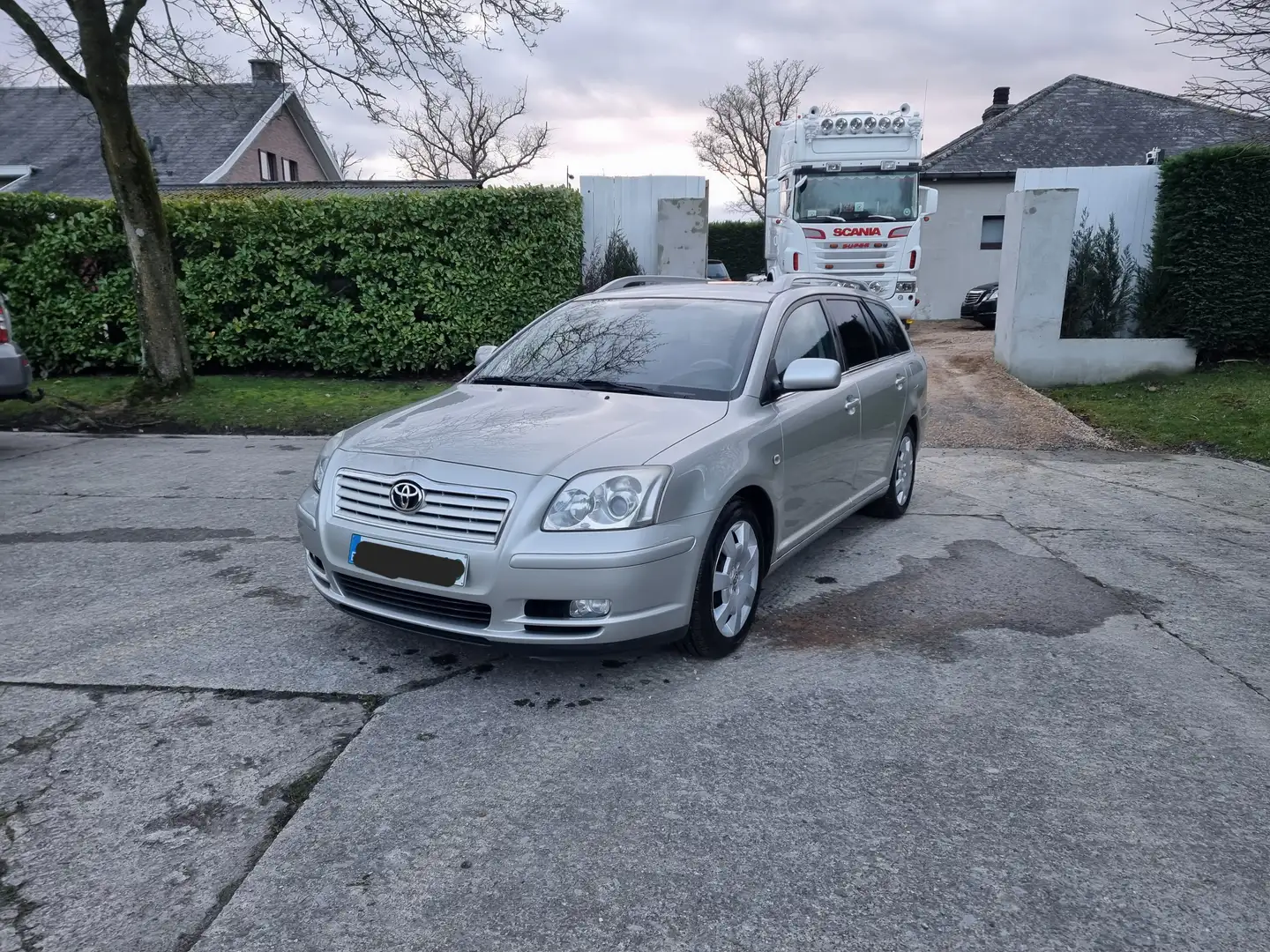 Toyota Avensis 2.0 Turbo D4D Linea Luna Plateado - 1