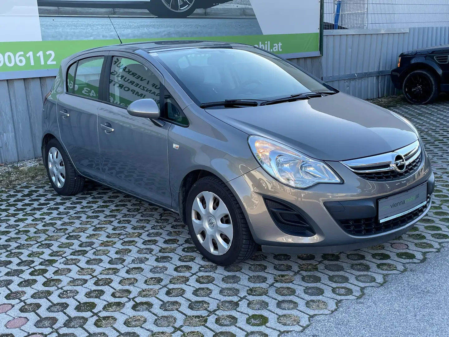 Opel Corsa 1,2 Edition * 2. Vorbesitzer * Servicegepflegt * Braun - 1