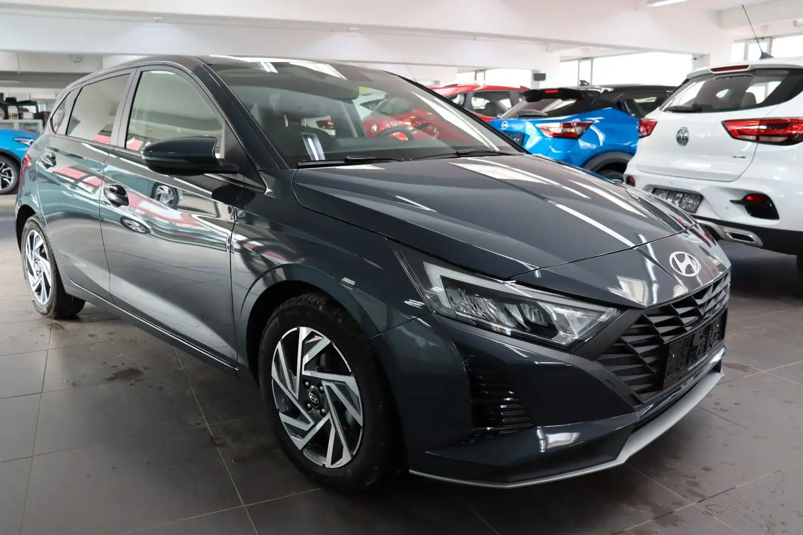 Hyundai i20 NEW i20 1.2 MPI NAVI R.cam LED Alu Virt. SOFORT Grau - 1