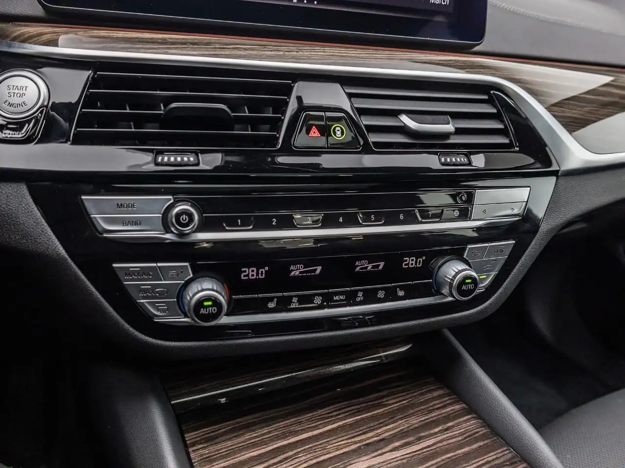 BMW 5 Series снимка BMW 5 Series