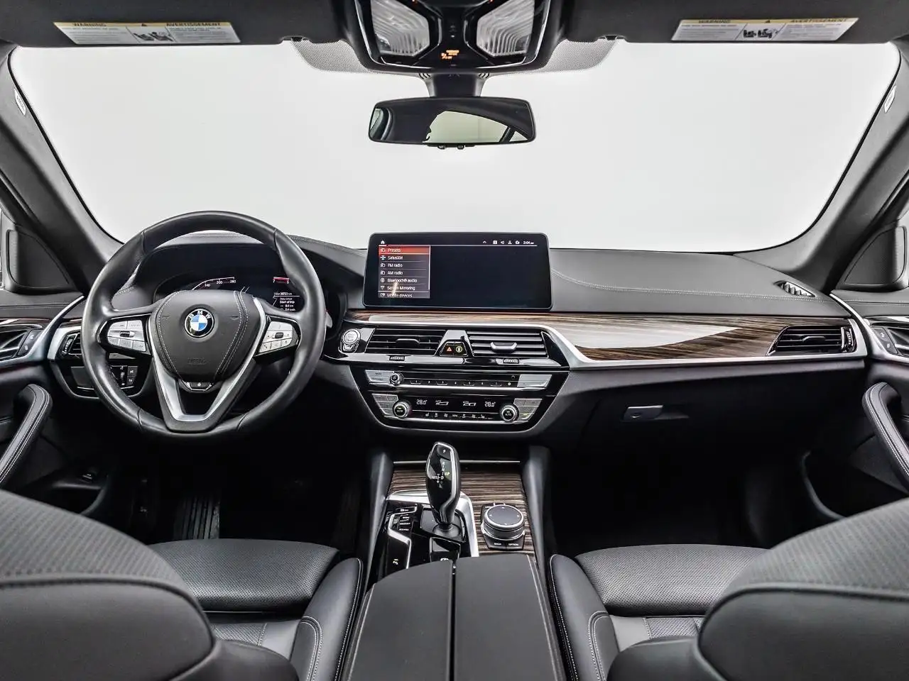 BMW 5 Series снимка BMW 5 Series