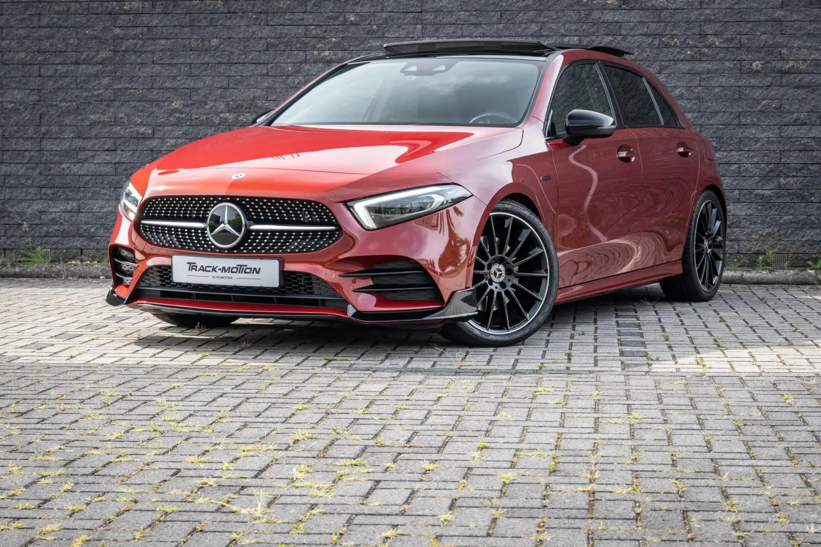 Mercedes-Benz A 250 e Business Solution AMG Limited Panoramadak Rood - 2