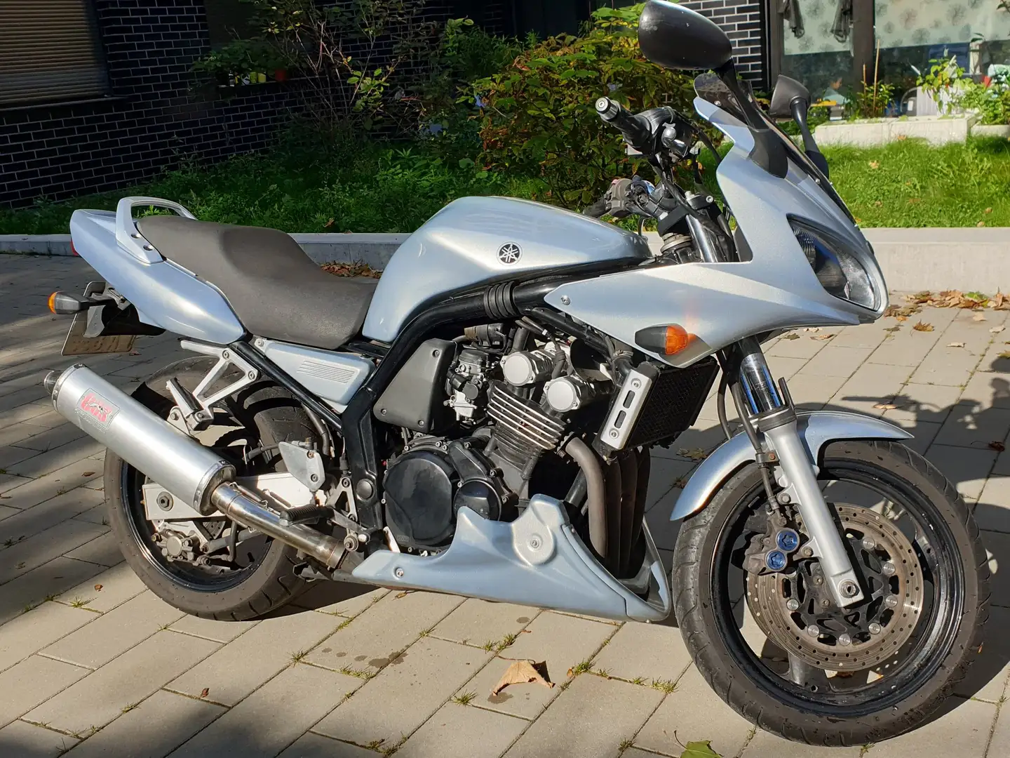 Yamaha FZS 600 Fazer Argent - 1