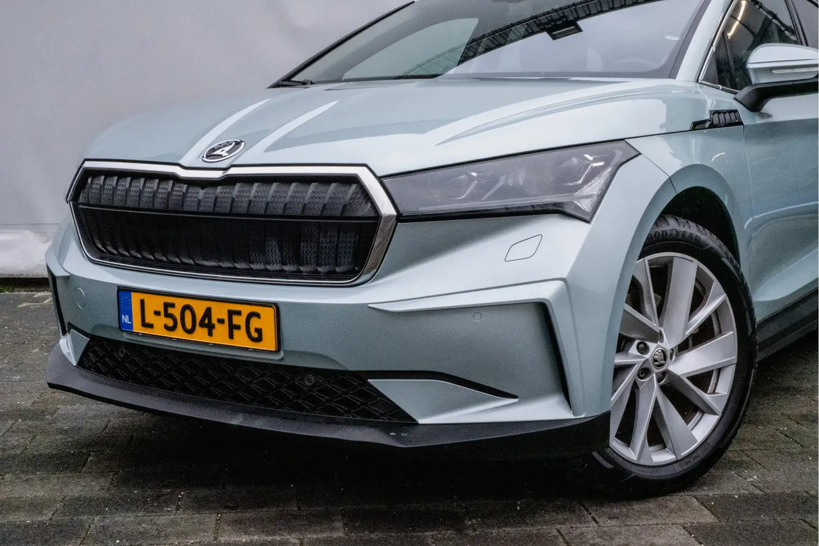 Skoda Enyaq iV 60 Trekhaak/ Panoramadak/ Matrix Led/ Navigatie Gris - 2