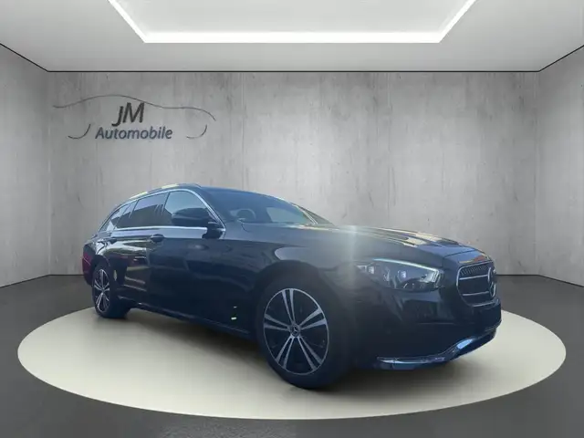 Mercedes-Benz 220 main image