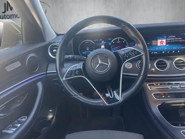 Mercedes-Benz 220 view 10