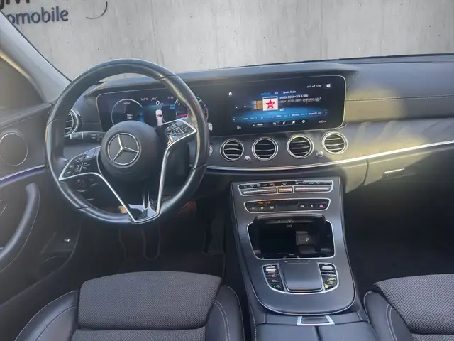 Mercedes-Benz 220 view 13