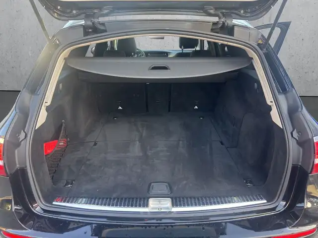 Mercedes-Benz 220 view 17