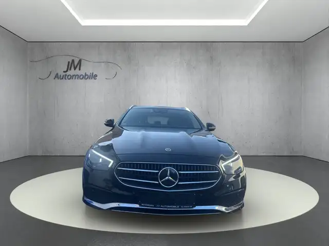 Mercedes-Benz 220 view 7