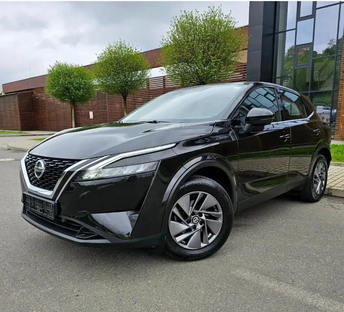 Nissan Qashqai 1.3 DIG-T MHEV Xtronic N-Connecta Schwarz - 1