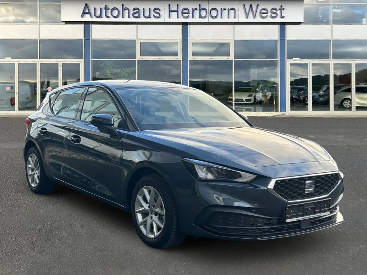 SEAT Leon 1.5 TSI Limo Style LED RFK Assistenzpaket 6-Gang A Grijs - 2