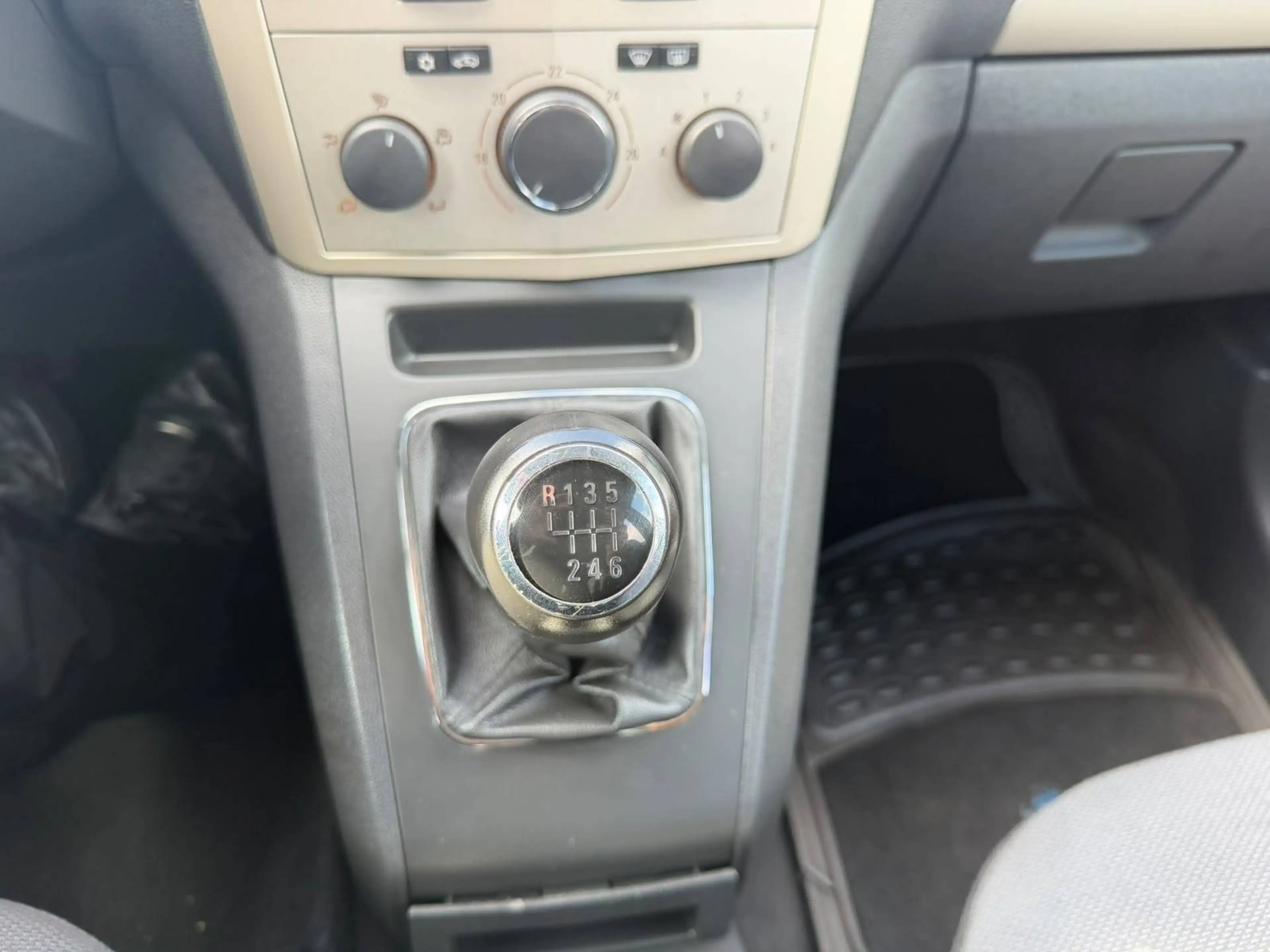 Opel Zafira Zafira Diesel 1.9 CDTI — photo 13