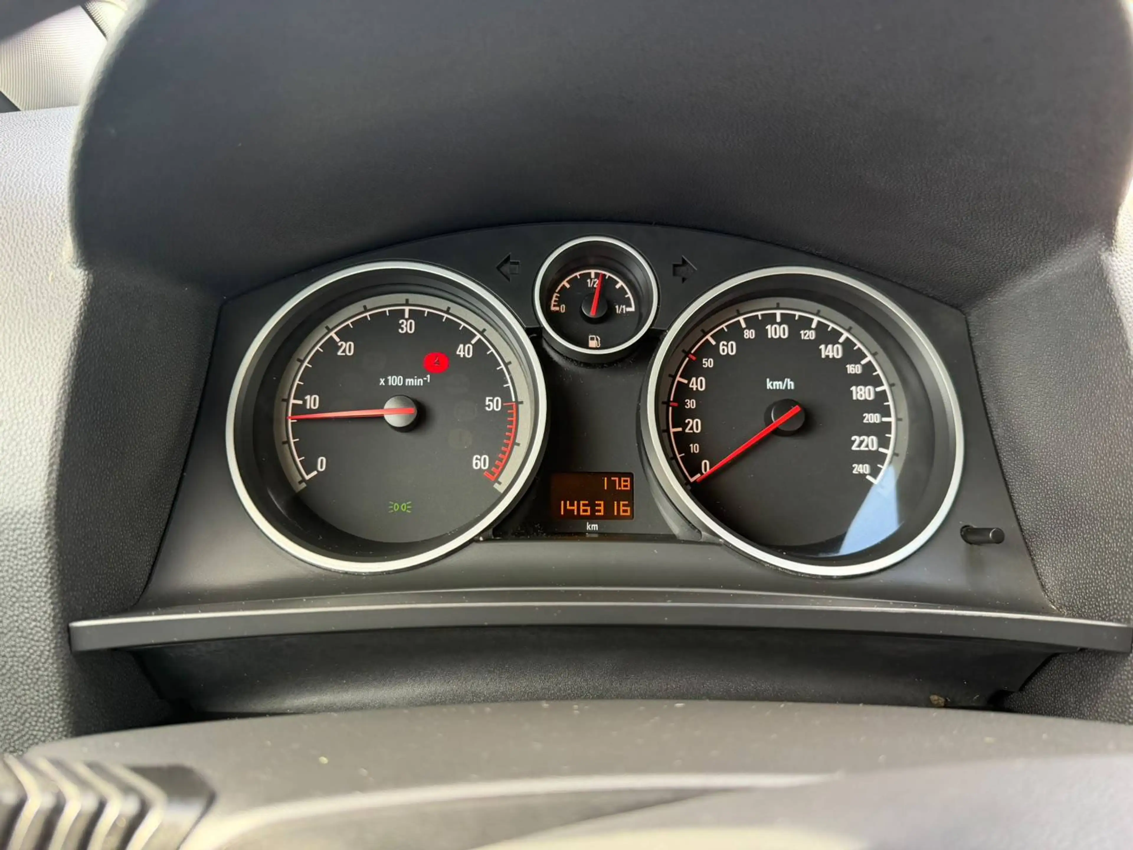 Opel Zafira Zafira Diesel 1.9 CDTI — photo 15