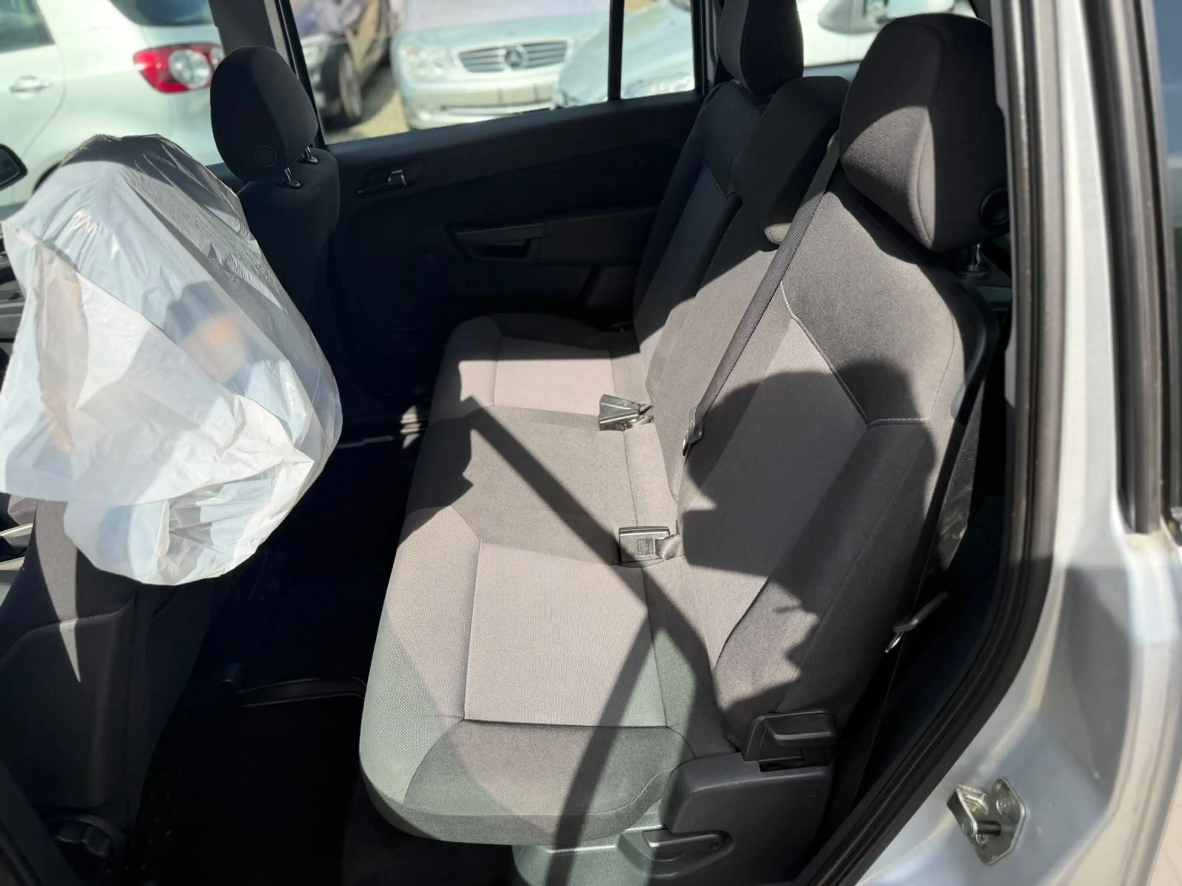 Opel Zafira Zafira Diesel 1.9 CDTI — photo 11